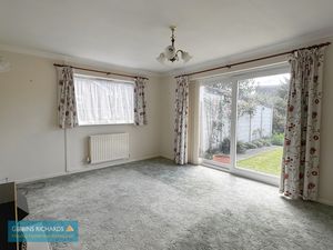 Sitting room- click for photo gallery